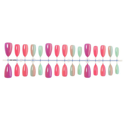 Künstliche Nagelset mit modernen Farbverläufen und trendigen Designs Brehn