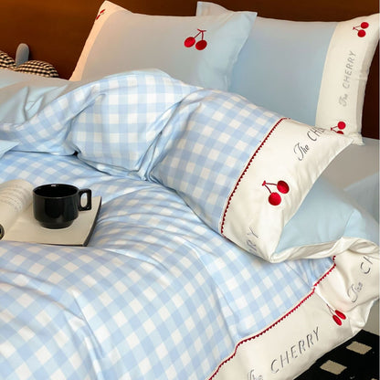 Bettwäsche-Garnitur mit Gingham-Karo und Kirsche-Stickerei