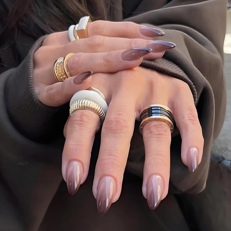 Kunstnagelset in stilvollem Ombre-Design Brehn