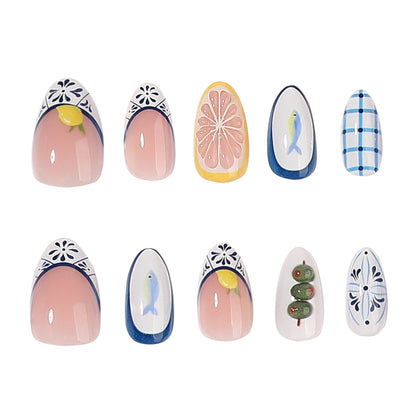 Kunstvolle Nagelkunst mit maritimen Mustern und frischen Motiven Brehn