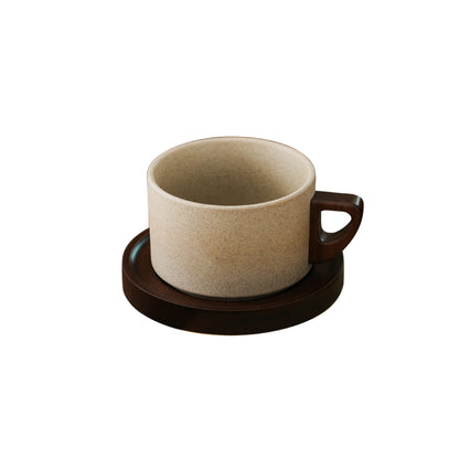 Keramikbecher mit Holzgriff und Untertasse