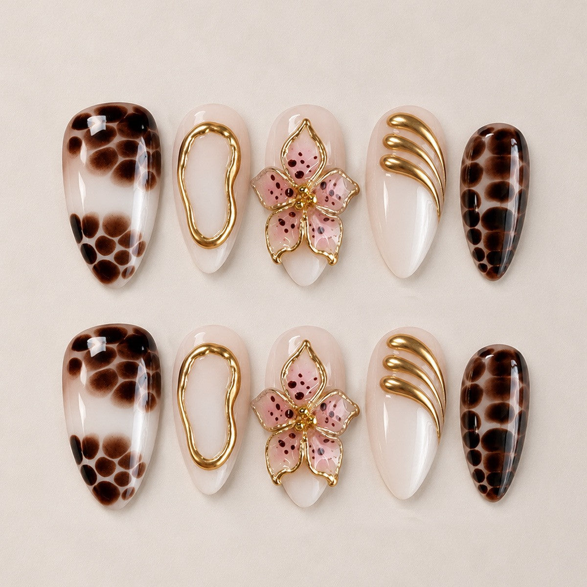 Exquisites Kunstnagelset mit Glamourösen Akzenten Brehn