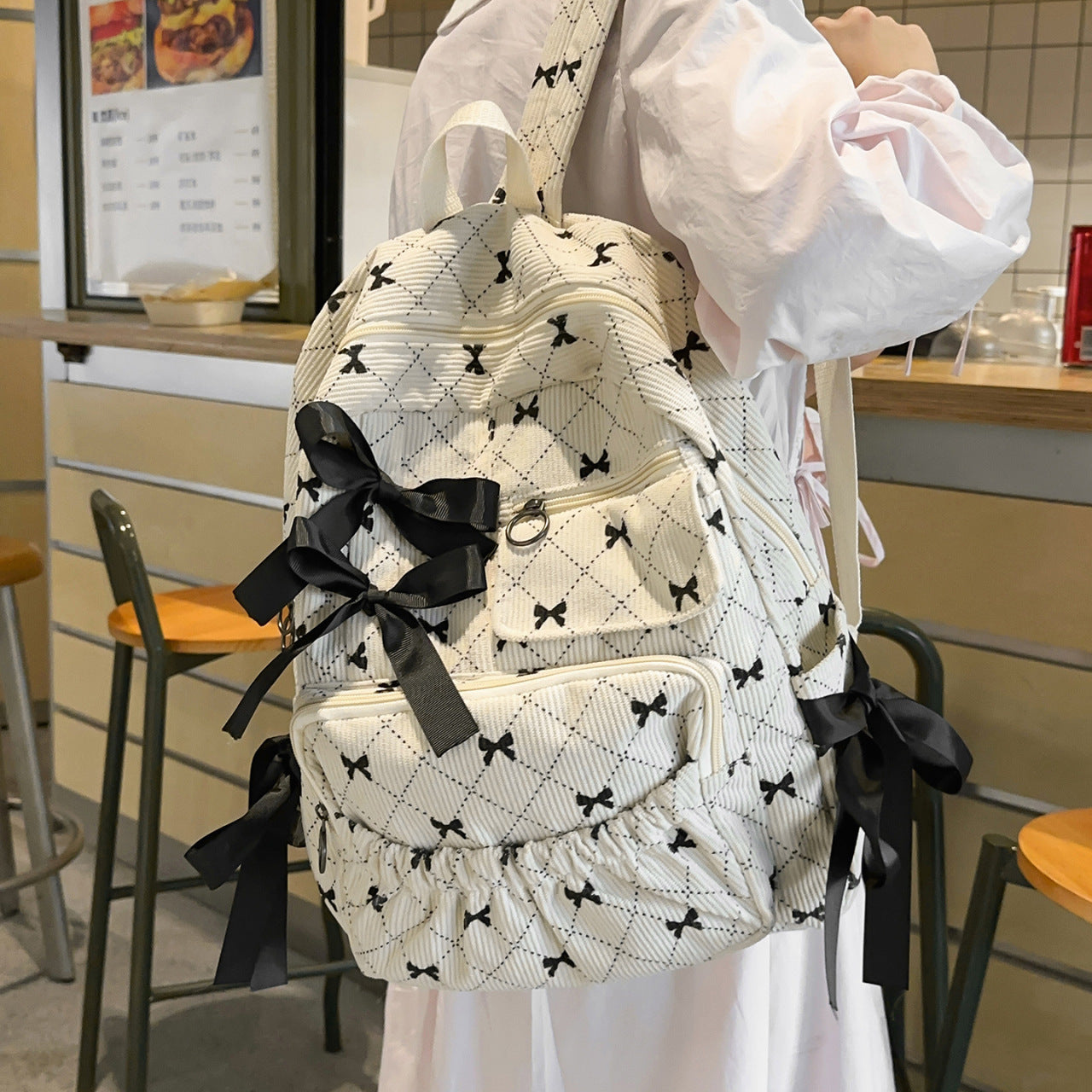 Verspielter Rucksack mit Schleifendetails und Praktischen Fächern Brehn