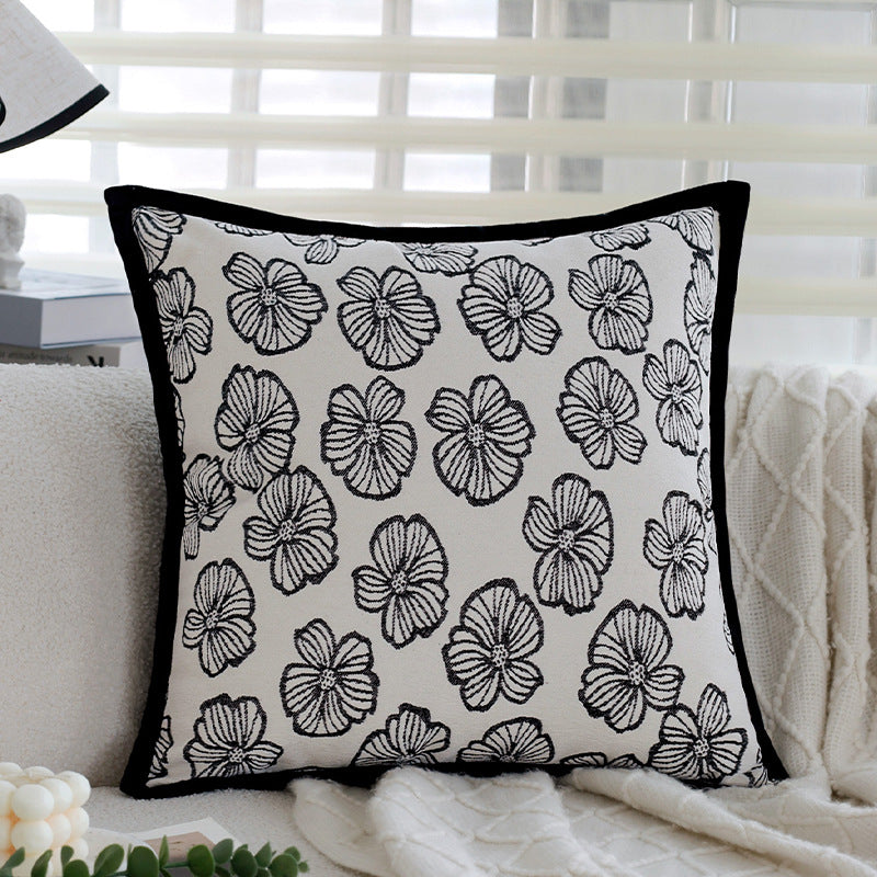 Dekoratives Wohnkissen mit feinem Jacquard-Baumdruck und Samtpaspel Brehn