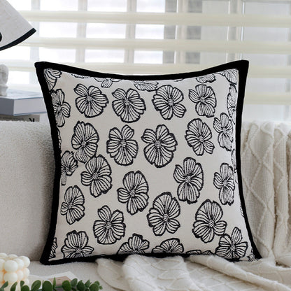 Dekoratives Wohnkissen mit feinem Jacquard-Baumdruck und Samtpaspel Brehn