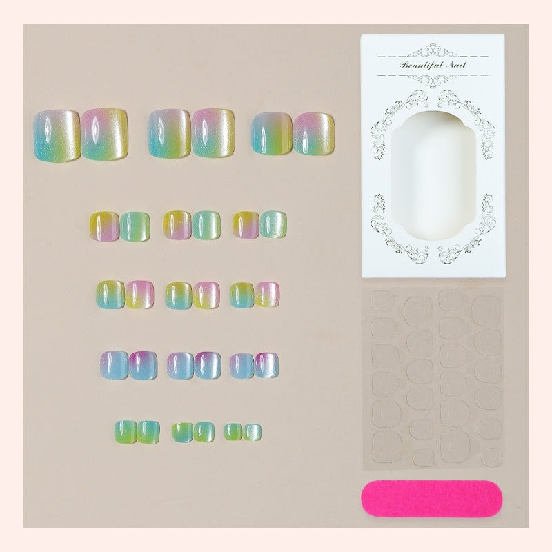 Kunstnagelset mit schimmerndem Farbverlauf und eleganten Designs Brehn