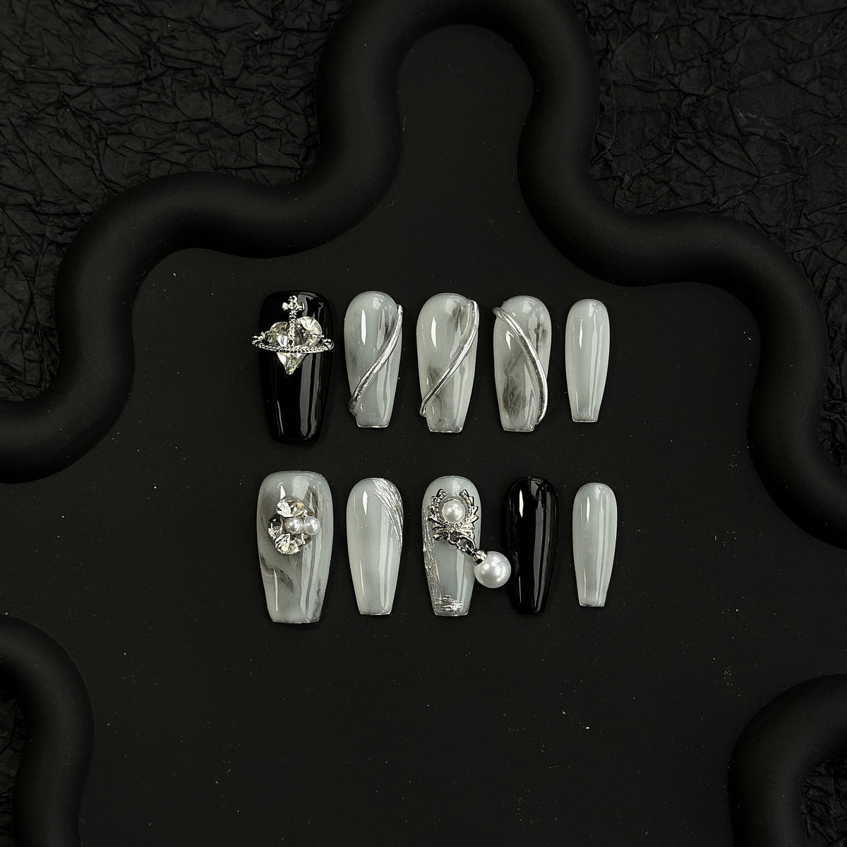 Künstlerisches Satin Press-On Nagel Set