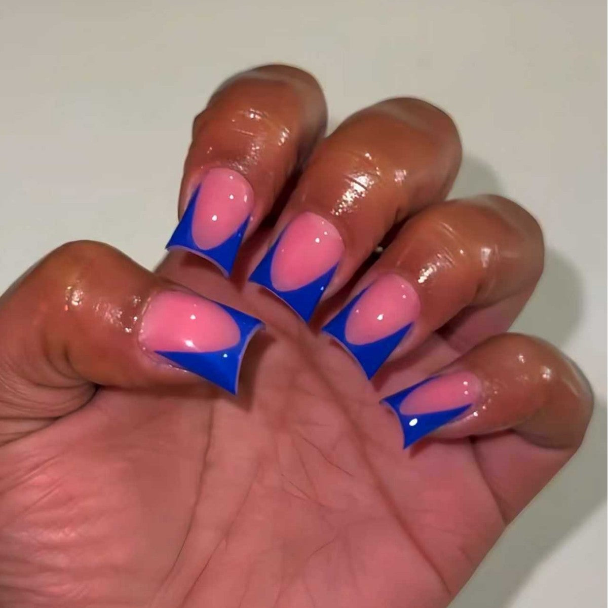 Künstlerische Stiletto-Nagelspitzen Brehn