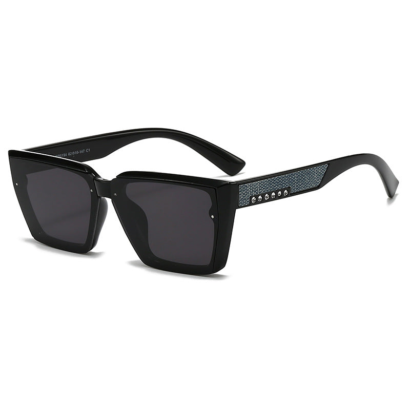 Damen stilvolle Sonnenbrille mit funkelnden Akzenten Brehn