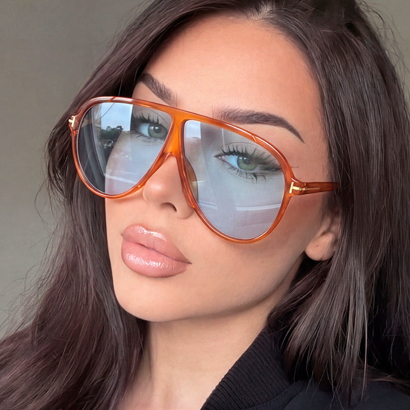 Damen große Sonnenbrille mit modernem Design und schützenden Gläsern Brehn
