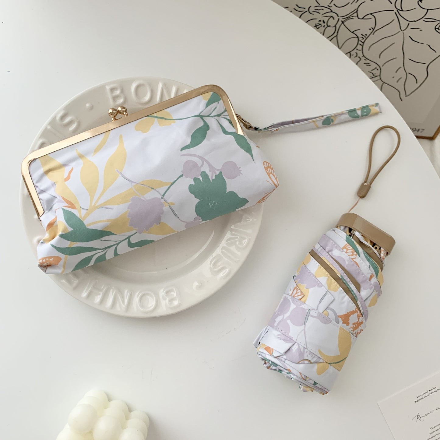 Damen eleganter Faltregenschirm mit floralem Design und praktischem Etui Brehn