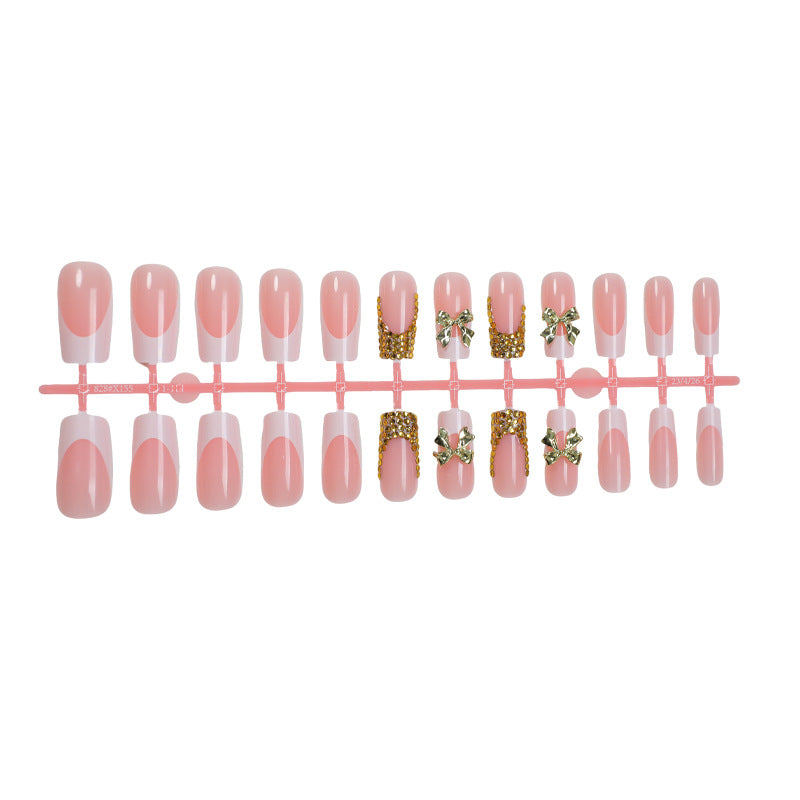 Dekoratives Press-On Nail Art Set mit elegantem Bogen und Edelstein-Akzenten Brehn