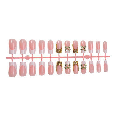Dekoratives Press-On Nail Art Set mit elegantem Bogen und Edelstein-Akzenten Brehn