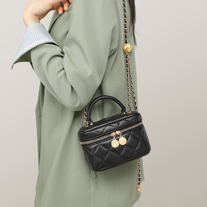 Gepolsterte Mini Kettenhandtasche Brehn