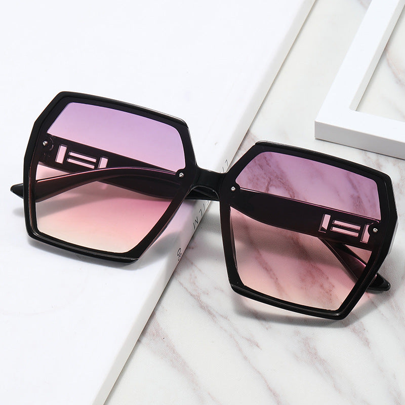 Damen Geometrische Oversized-Sonnenbrille mit modernem Rahmen Brehn