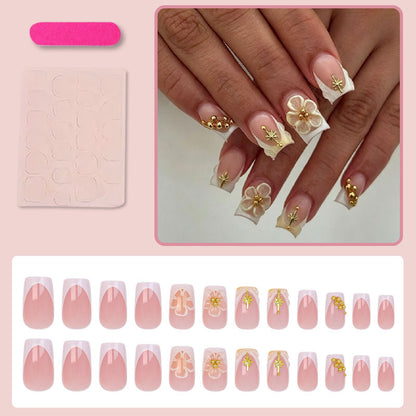 Kunstnagelset mit zarten Blüten- und Goldverzierungen Brehn