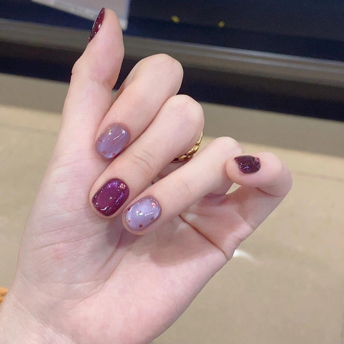 Kunstnägel mit Einzigartigen Glitzerakzenten Brehn