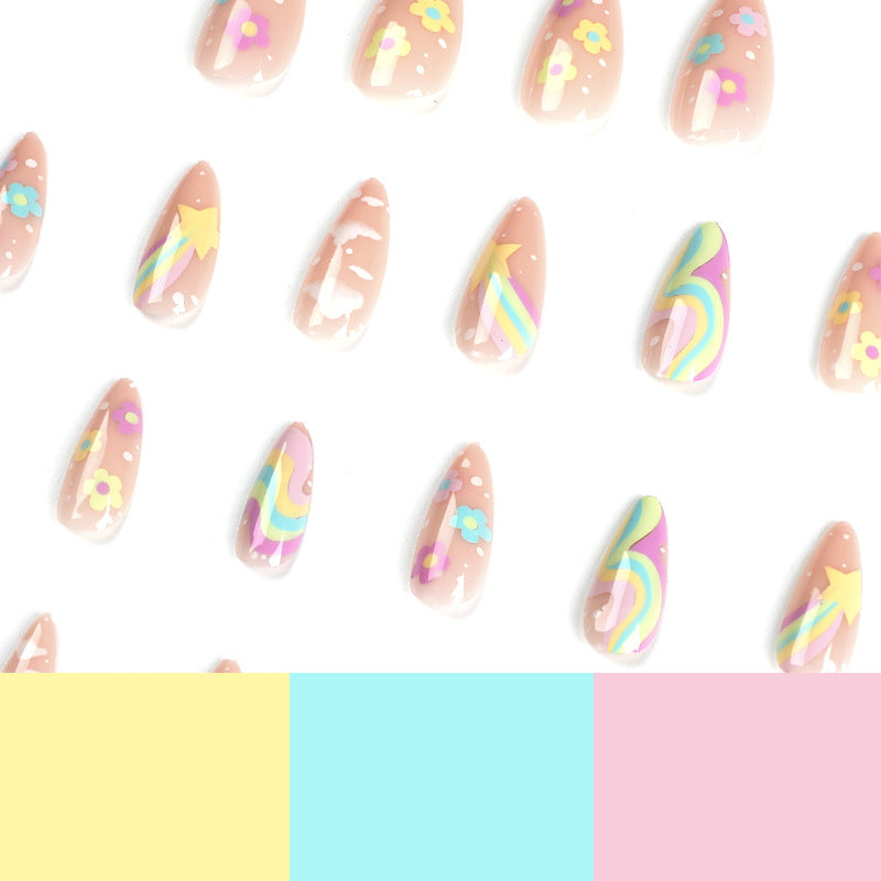 Kunstvolle Nagelkunst mit fröhlichen Motiven und bunten Akzenten Brehn