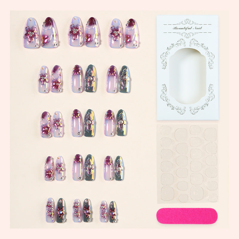 Kunstnagelset mit eleganten Blütenverzierungen Brehn