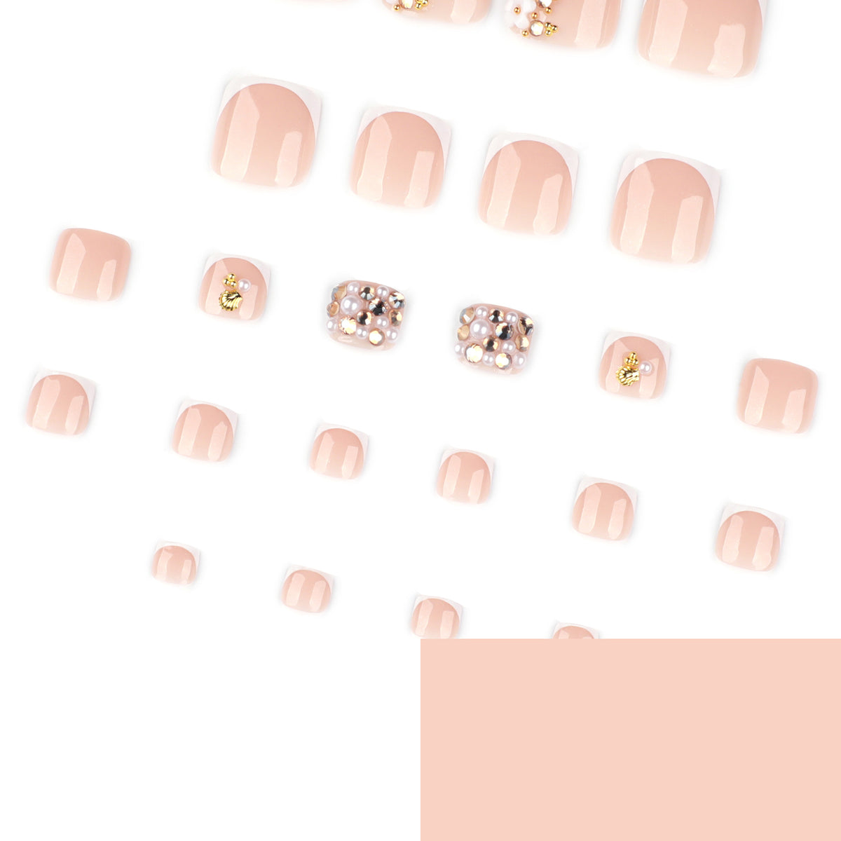 Glamouröse Fußnagelkunst mit luxuriösen Strass- und Blütenmotiven Brehn