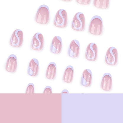 Kunstvolle Nagelkunst mit eleganten Wellenlinien und Glitzereffekten Brehn