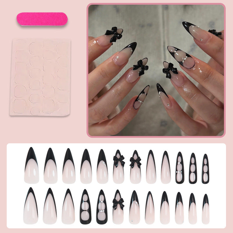 Kunstnagelset mit schimmernden Akzenten und eleganten Schleifen Brehn