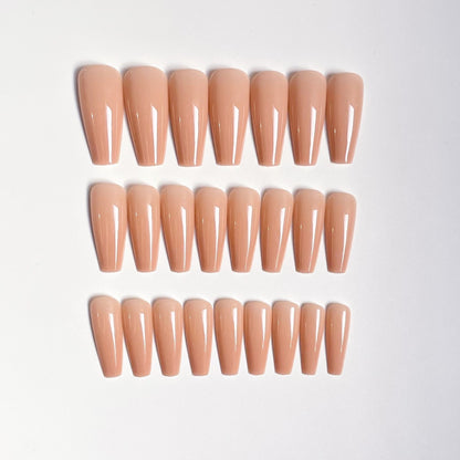 Elegante glänzende Nagelerweiterungen Brehn
