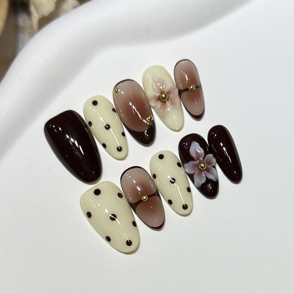 Elegantes Floral Stiletto Nagelkunst Set Brehn