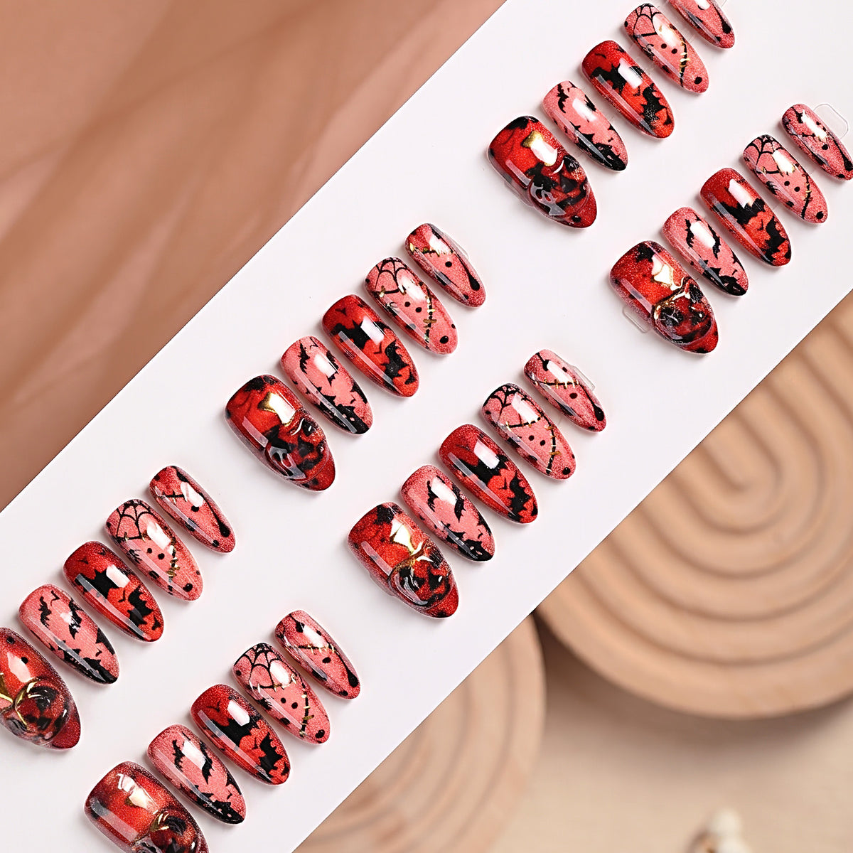 Kreatives Halloween Kunstnagelset mit Gruselmotiven Brehn