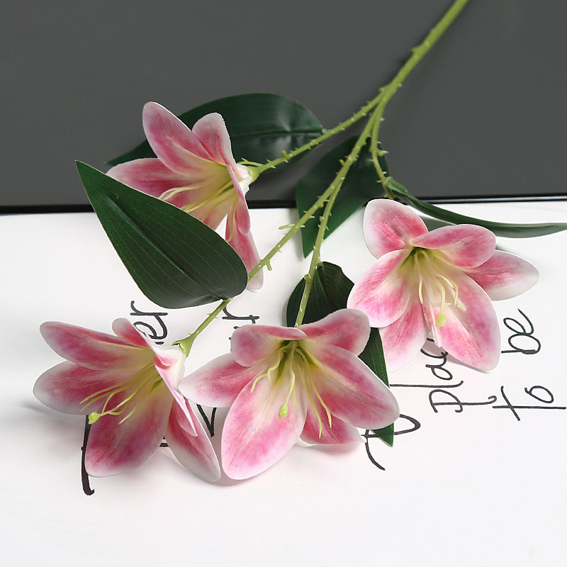 Realistischer synthetischer Lilienstamm