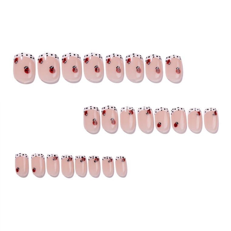 Kunstvolle Nagelkunst mit Marienkäfer-Motiven Brehn