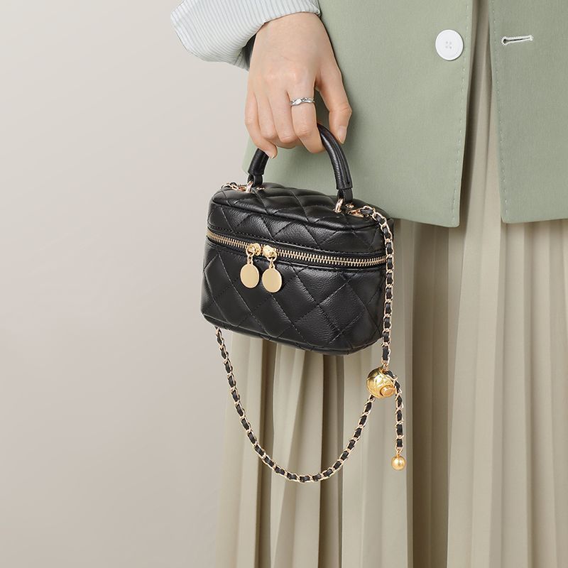 Gepolsterte Mini Kettenhandtasche Brehn
