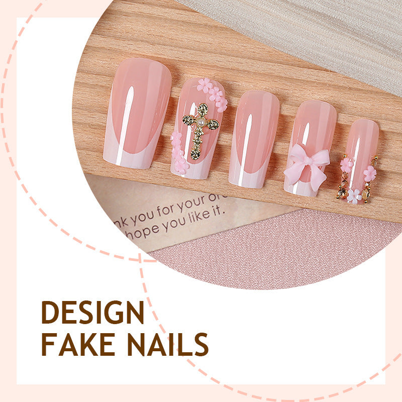 Kunstnagelset mit glamourösen Blüten- und Perlenverzierungen Brehn