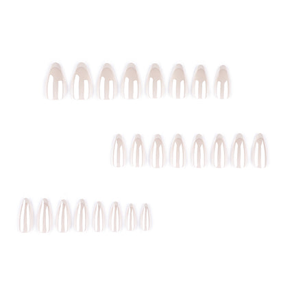 Kunstvolle Stiletto-Nägel mit Eleganten French-Tip Verzierungen Brehn