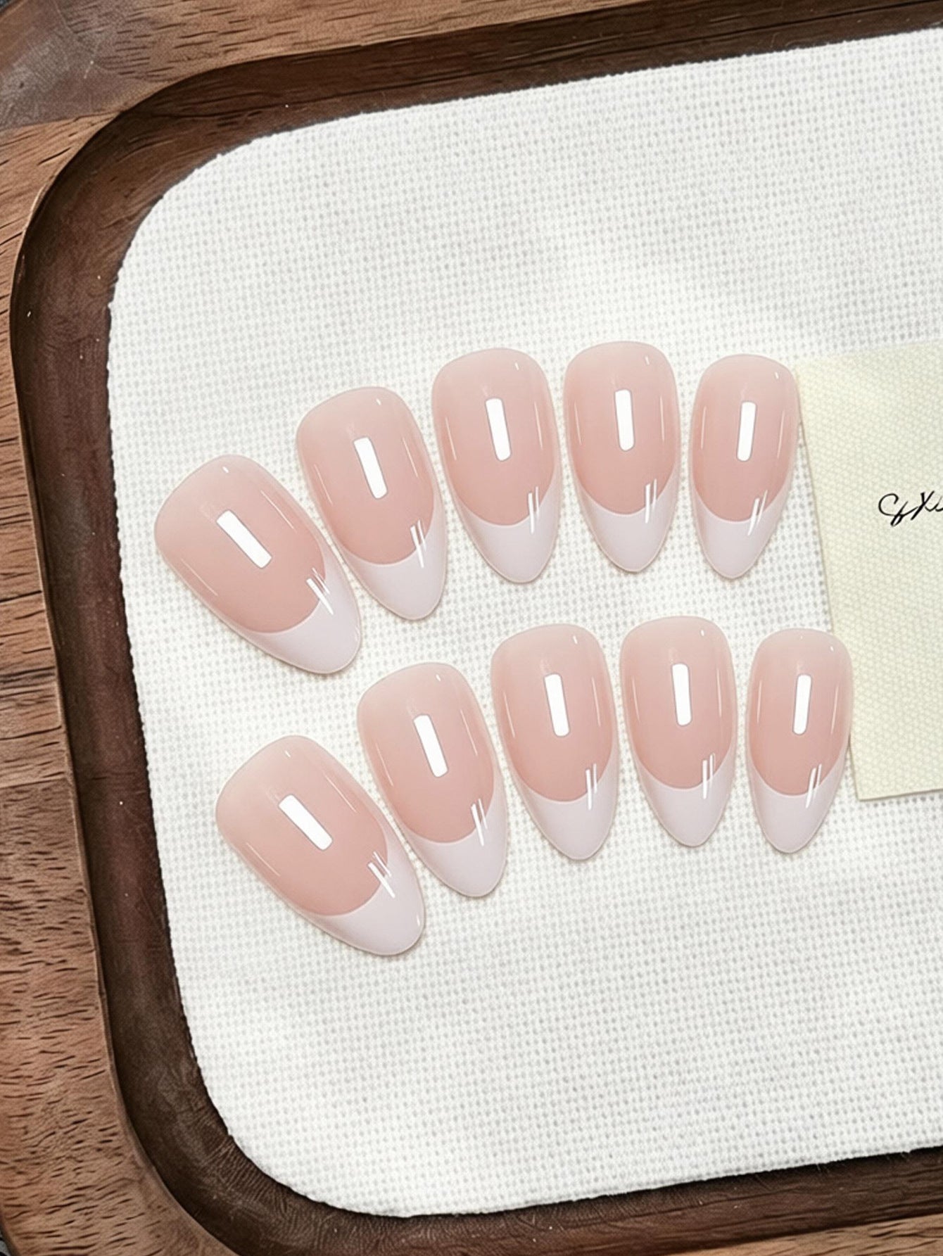 Kunstnagelset mit eleganter French Spitze Brehn
