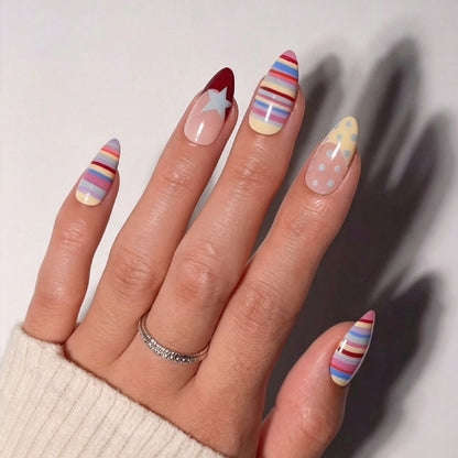 Kunstnagelset mit bunten Streifen und kreativen Designs Brehn
