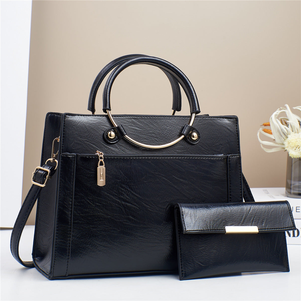 Elegante Handtasche mit Abnehmbaren Schulterriemen und Passendem Geldbeutel Brehn
