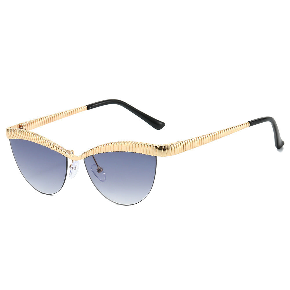 Statement Cat-Eye Sonnenbrille mit sculptierten Metallrahmen Brehn
