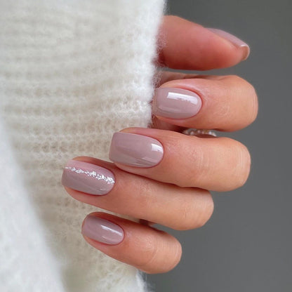 Nagelkunst mit elegantem Glitzerakzent Brehn