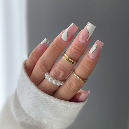Elegante Stiletto Press-On Nagelkunst mit Strass-Akzenten Brehn