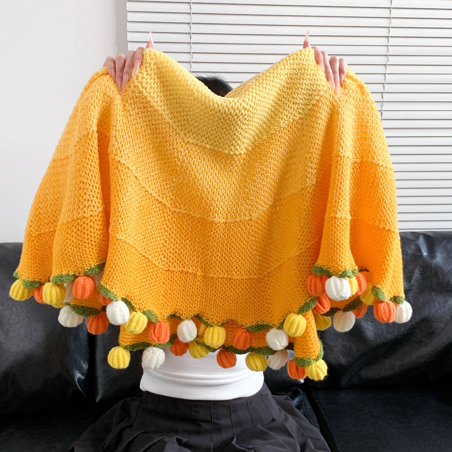 Elegante Handgefertigte Blumenstrickdecke Brehn