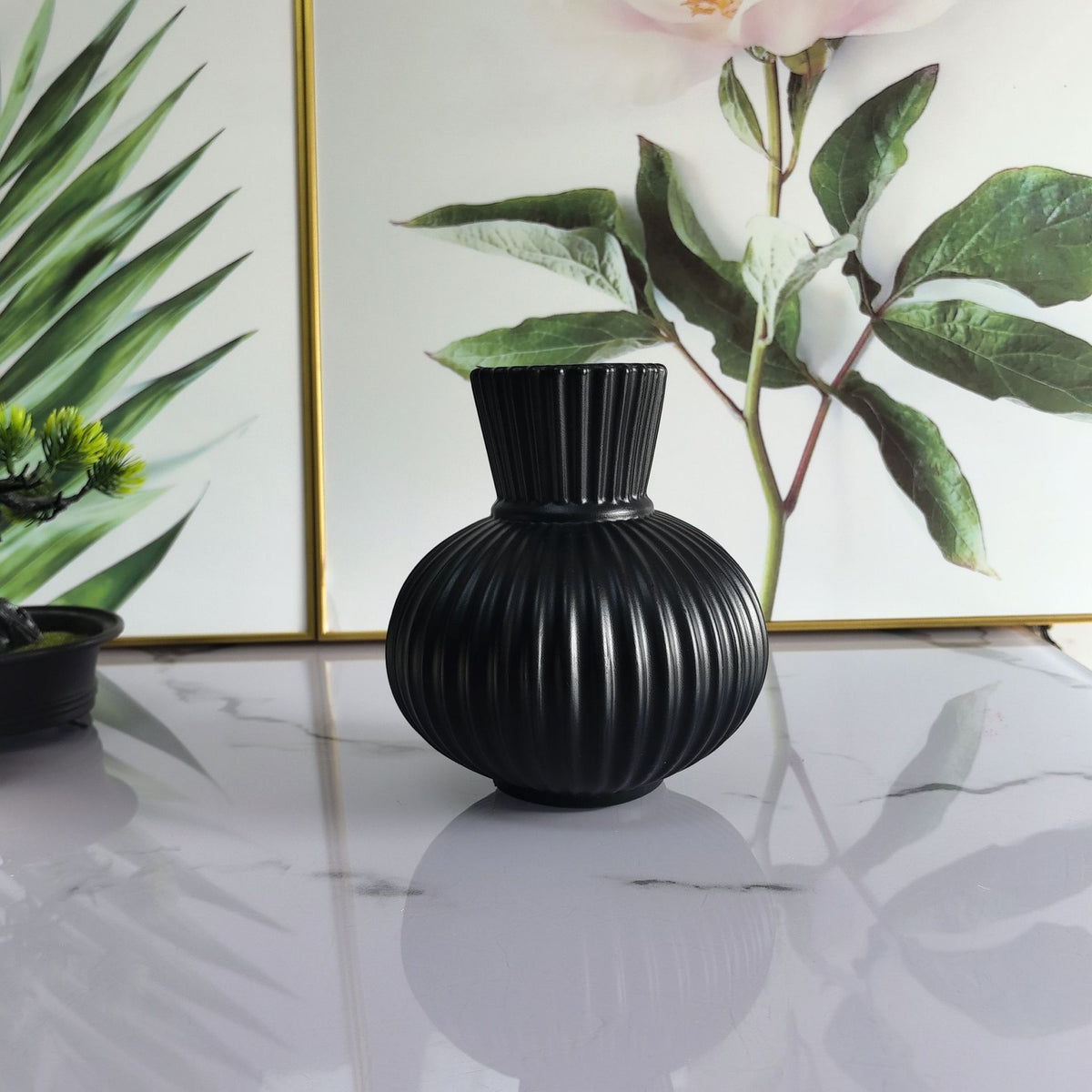 Elegante gerippte Keramikvase Brehn