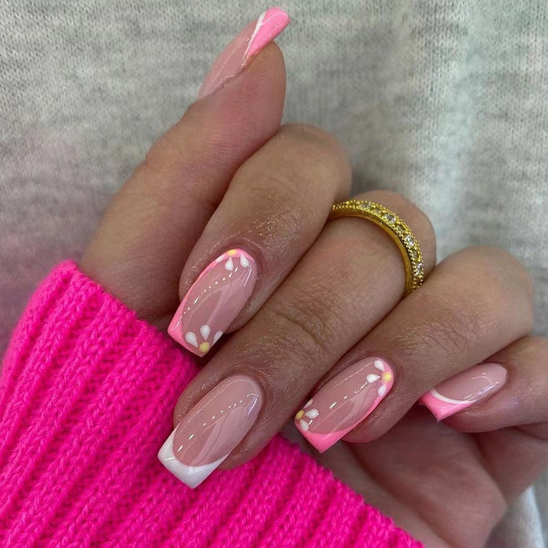 Kunstvolle Nagelkunst mit floralem Design und Glitzerakzenten Brehn