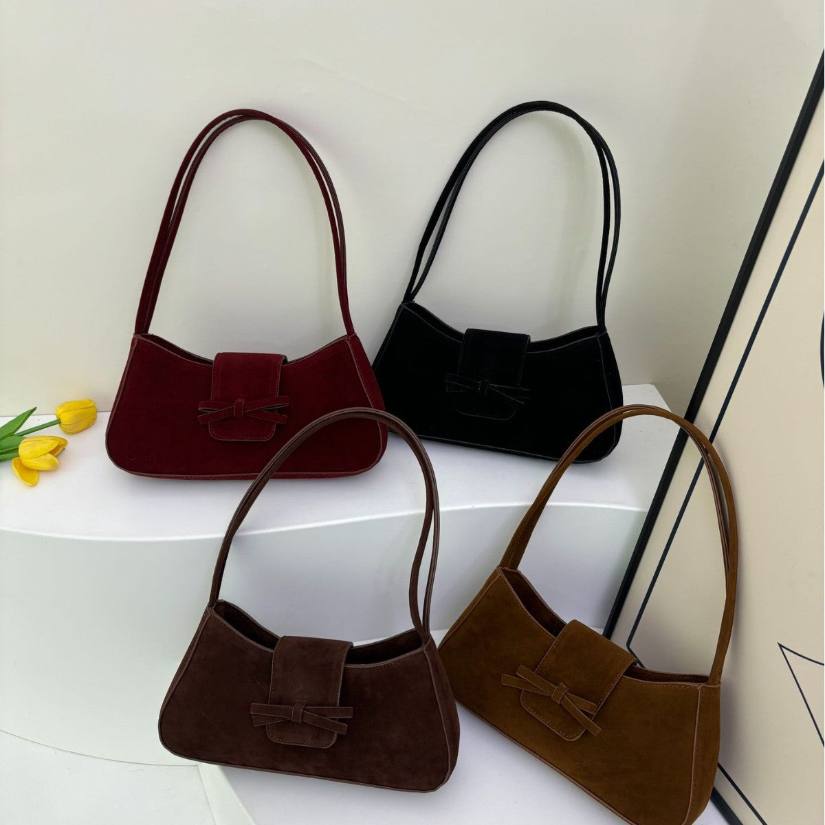 Elegante Samt-Handtasche mit Schleifendetail Brehn