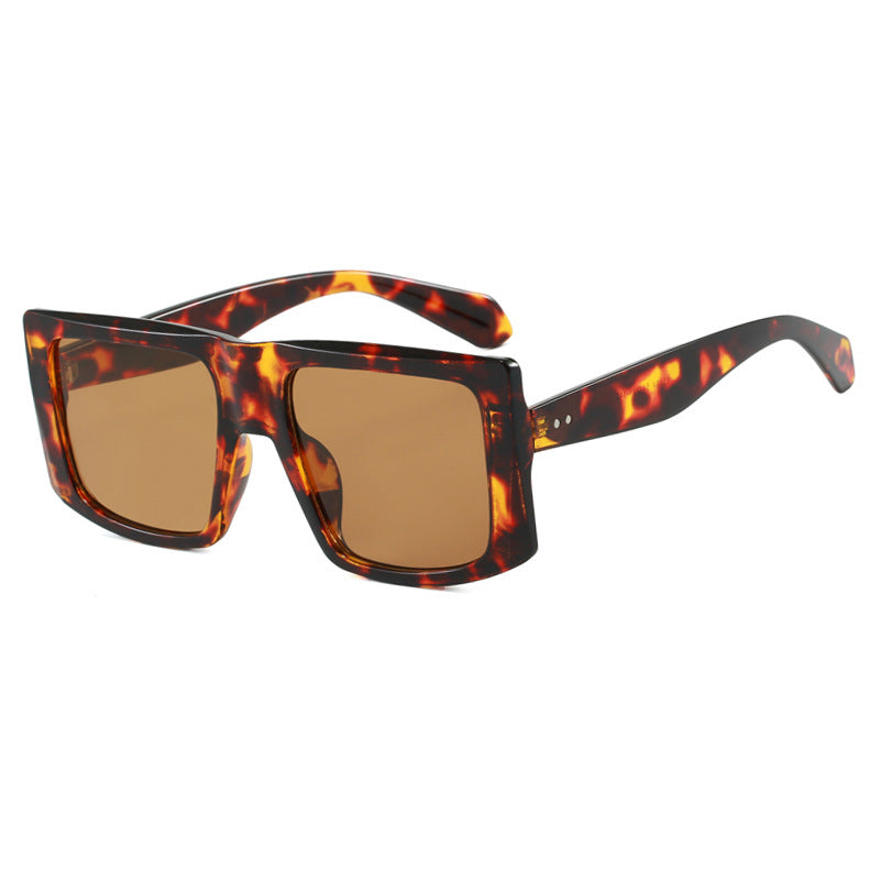 Damen quadratische Sonnenbrille mit robustem Kunststoffrahmen und schützendem UV-Filter Brehn