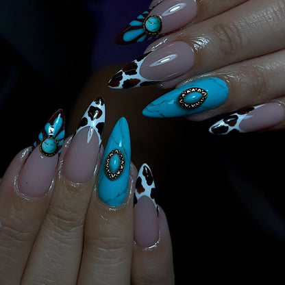 Künstlerische Stiletto-Nagelverlängerungen mit 3D-Akzenten Brehn