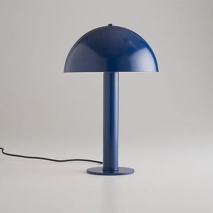 Moderne Tischlampe mit elegantem Globusschirm