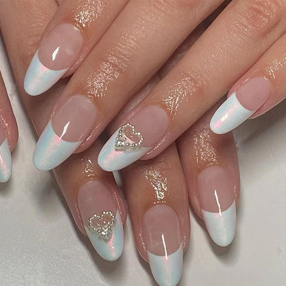 Kunstvolle Nagelverzierung mit Herzen Brehn