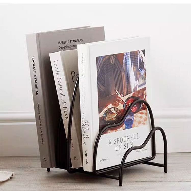 Moderner dekorativer Zeitschriftenständer
