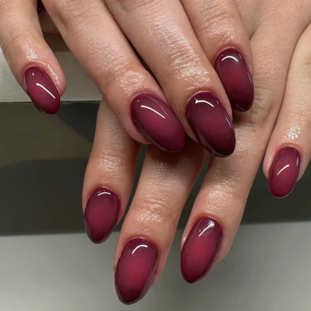 Elegante Stiletto-Nägel mit sanftem Farbverlauf Brehn